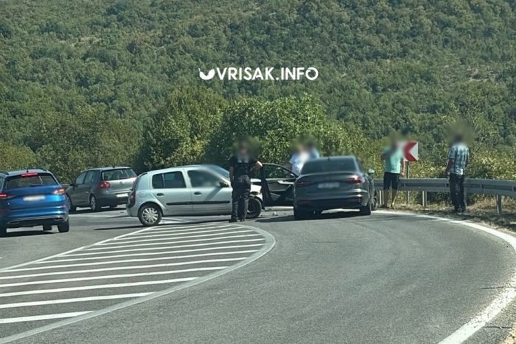 Teža prometna nezgoda u Privalju kod Širokog Brijega, na terenu policija i hitna pomoć