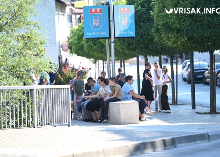 Mnoštvo hodočasnika na tradicionalnoj procesiji uoči Velike Gospe u Širokom Brijegu