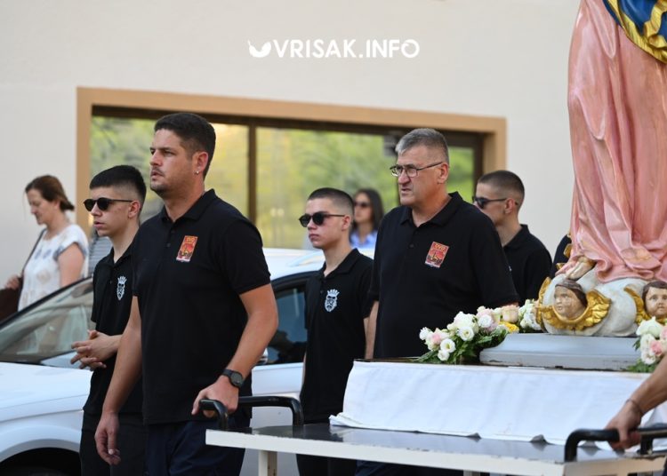 Mnoštvo hodočasnika na tradicionalnoj procesiji uoči Velike Gospe u Širokom Brijegu