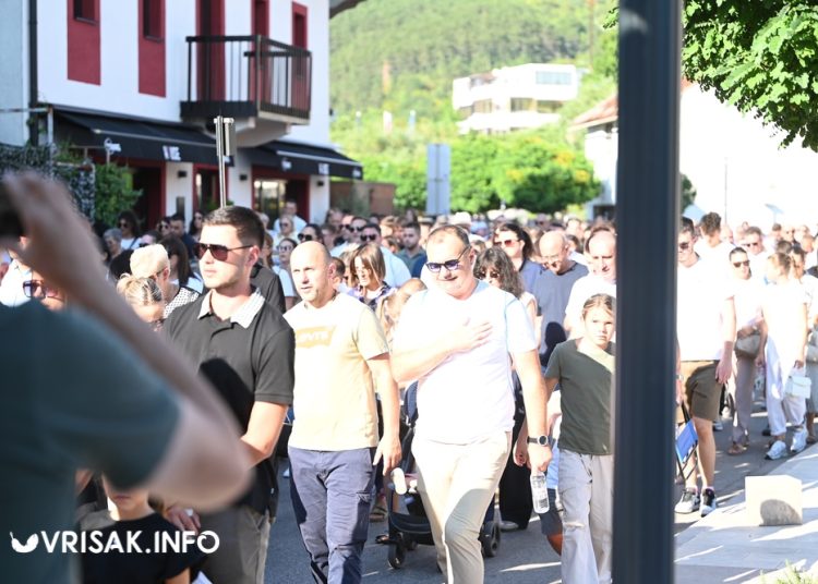 Mnoštvo hodočasnika na tradicionalnoj procesiji uoči Velike Gospe u Širokom Brijegu