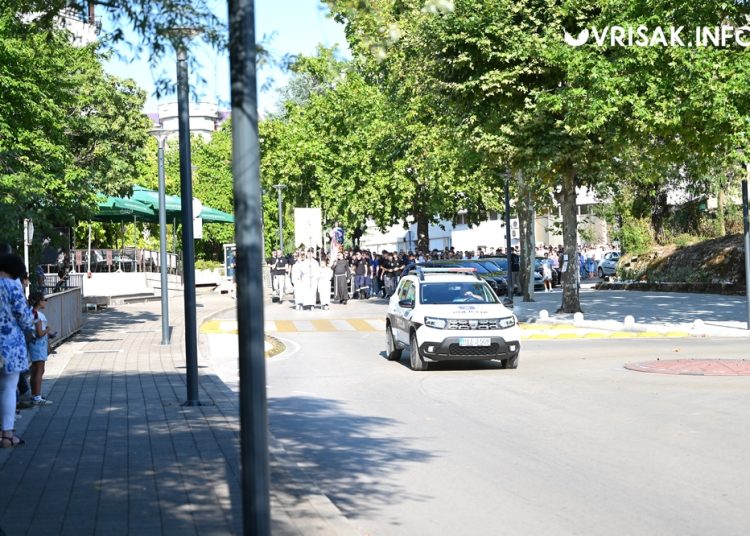 Mnoštvo hodočasnika na tradicionalnoj procesiji uoči Velike Gospe u Širokom Brijegu