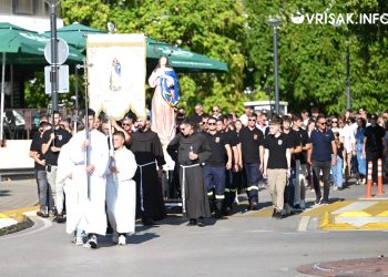 Mnoštvo hodočasnika na uočnici Velike Gospe u Širokom Brijegu