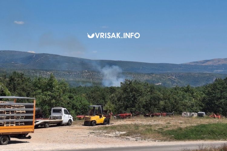 Široki Brijeg: Požar na Trnu, vatrogasci na terenu