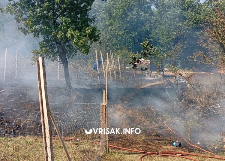 Požar u Širokom Brijegu: Vatra se približila objektima između Trna i Dobrkovića, vatrogasci na terenu