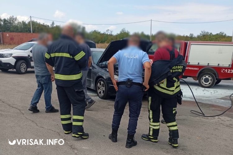 Zapalio se Mercedes na Dužicama kod Širokog Brijega, nastala manja materijalna šteta