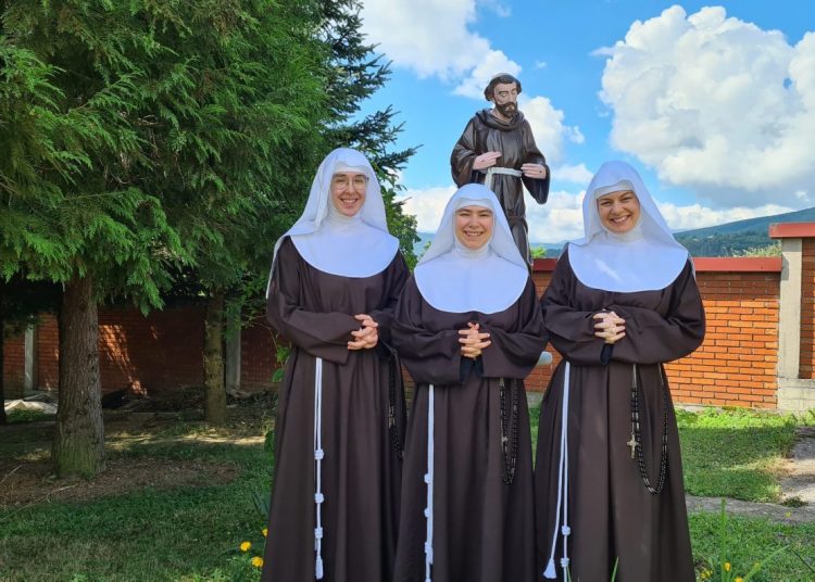 (VIDEO) Iz Širokog Brijega i Ljubuškog u samostan sestara Klarisa: Život posvećen molitvi i služenju