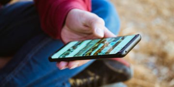 Potvrđena optužnica u Širokom Brijegu: Muškarac uzeo iPhone 14 vozaču bagija pa ga razbio