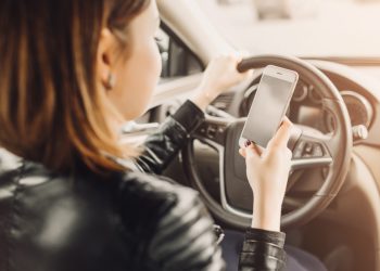 Zabrinjavajući podaci: Mobitel se koristi prije sudara čak sedam puta češće nego što piše u policijskim zapisnicima