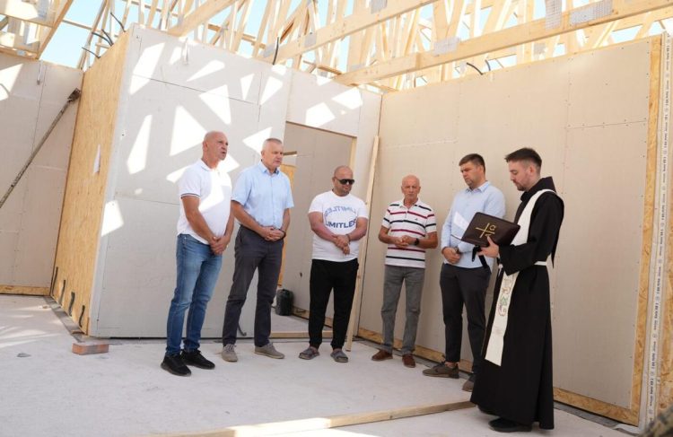 Lijepa vijest iz Čitluka: Obitelj s devetero djece uskoro dobiva novi krov nad glavom