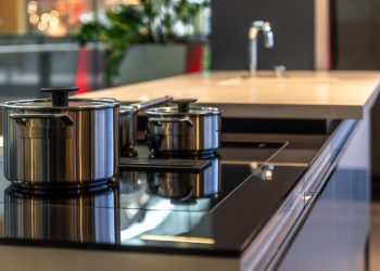 Imate indukcijsku ploču? Jednostavan trik magnetom otkriva koje posuđe možete koristiti