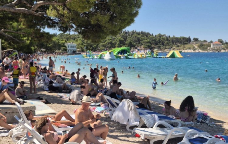 Jedna pizza za šestero, jedna porcija za sedmero: Ugostitelji u Makarskoj ogorčeni