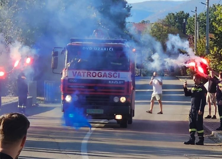 Gotovo 300 ljudi dočekalo novo vozilo DVD-a Uzarići: „Najveće bogatstvo je zajedništvo“