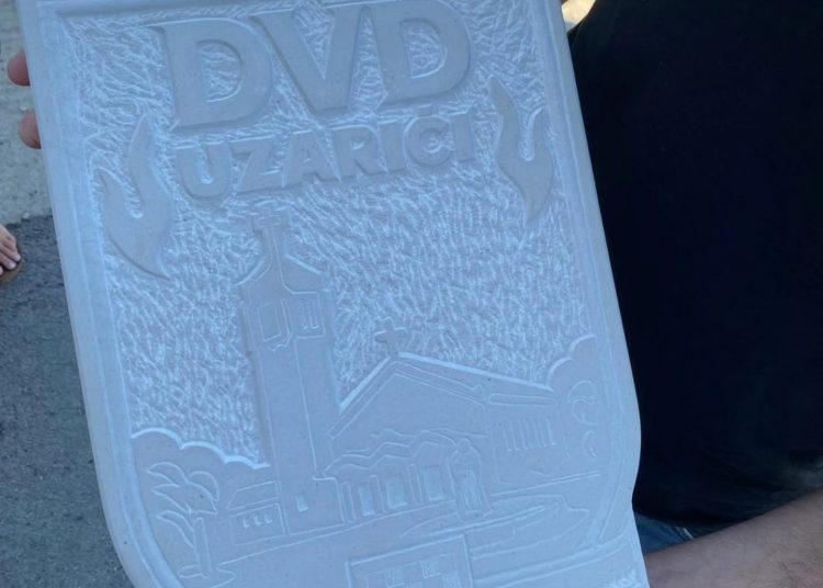 Gotovo 300 ljudi dočekalo novo vozilo DVD-a Uzarići: „Najveće bogatstvo je zajedništvo“