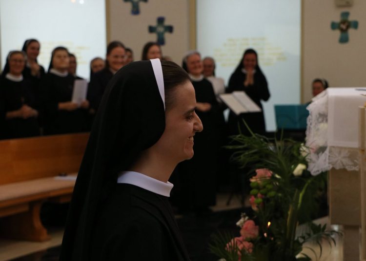 Poseban trenutak: Antonela Karačić iz Širokog Brijega položila prve zavjete, stric fra Marin predslavio misu