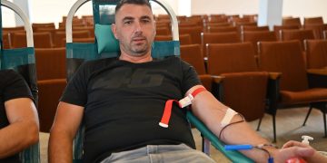 Rekordna akcija u Uzarićima: Prikupljeno 49 doza krvi, Tomislav Nakić krv darovao 70. put