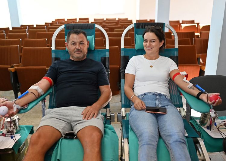 Rekordna akcija u Uzarićima: Prikupljeno 49 doza krvi, Tomislav Nakić krv darovao 70. put