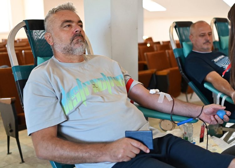 Rekordna akcija u Uzarićima: Prikupljeno 49 doza krvi, Tomislav Nakić krv darovao 70. put