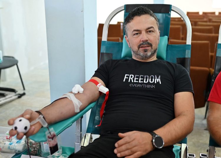 Rekordna akcija u Uzarićima: Prikupljeno 49 doza krvi, Tomislav Nakić krv darovao 70. put