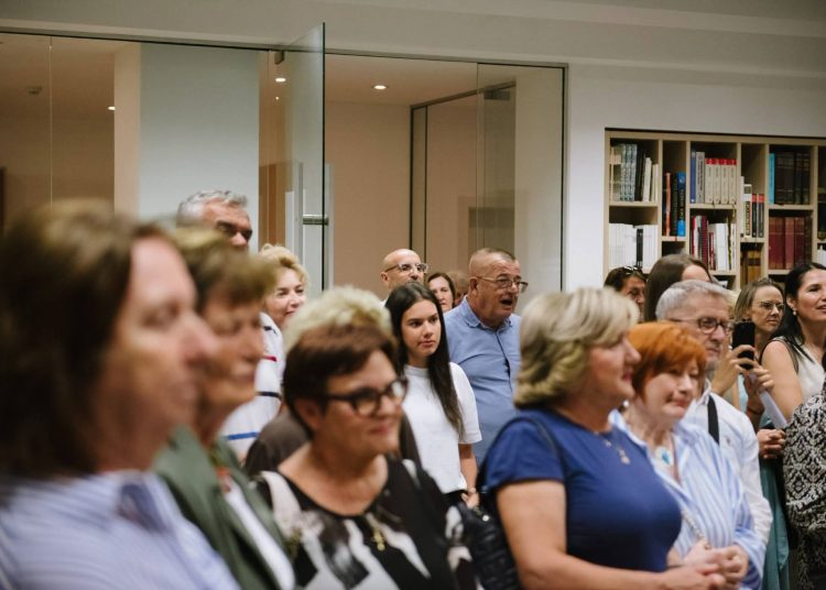 Široki Brijeg: Otvorena izložba Verice Jelčić „Dijalog s prirodom“