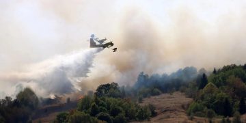 Hrvatska je i danas poslala dva kanadera nad požarište u Prozor-Rami