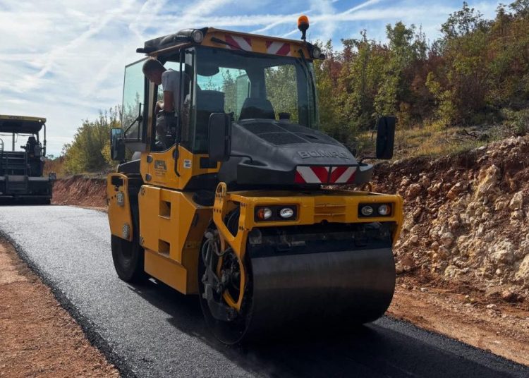 Široki Brijeg: Asfaltirano oko 1.700 metara putova u Dužicama, Rasnu i Buhovu