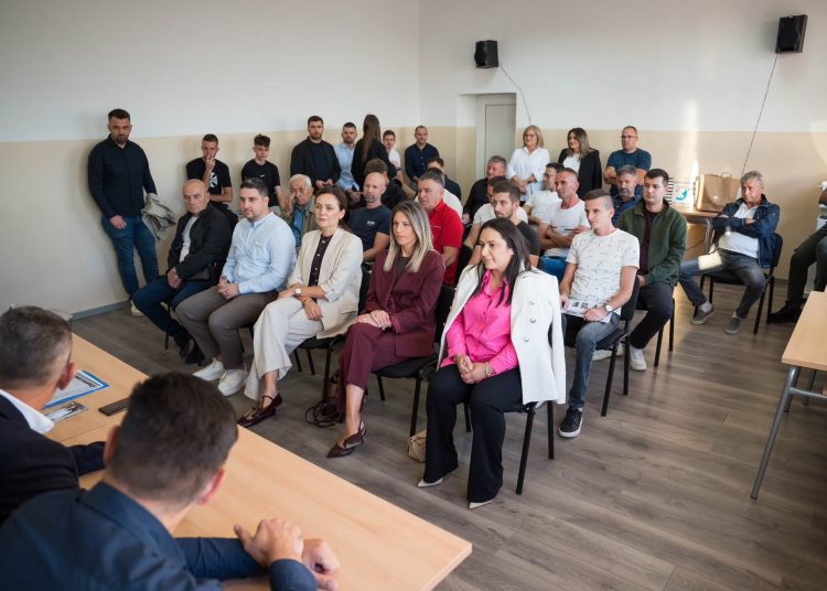 Knezović pozvao na izlazak na izbore: „Neka se jasno vidi volja naših birača“