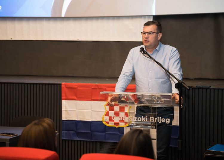 Knezović pozvao na izlazak na izbore: „Neka se jasno vidi volja naših birača“