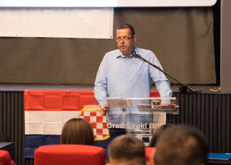 Knezović pozvao na izlazak na izbore: „Neka se jasno vidi volja naših birača“