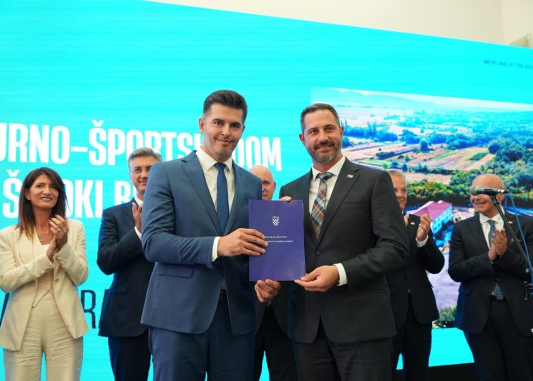 Gradonačelnik Širokog Brijega potpisao pet ugovora vrijednih 925.000 eura: Evo za što ide novac