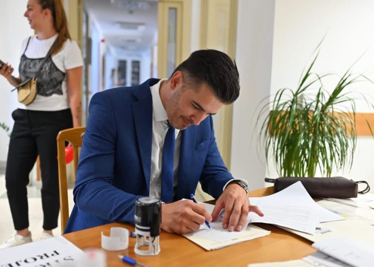 Gradonačelnik Širokog Brijega potpisao pet ugovora vrijednih 925.000 eura: Evo za što ide novac