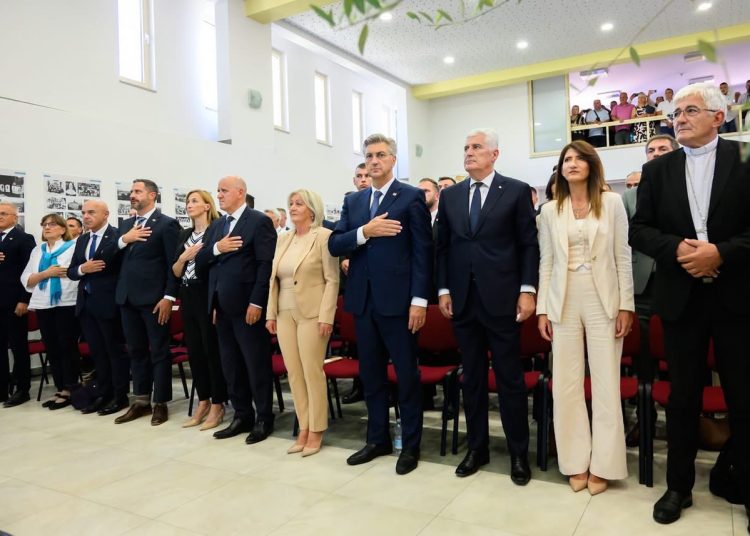 Gradonačelnik Širokog Brijega potpisao pet ugovora vrijednih 925.000 eura: Evo za što ide novac