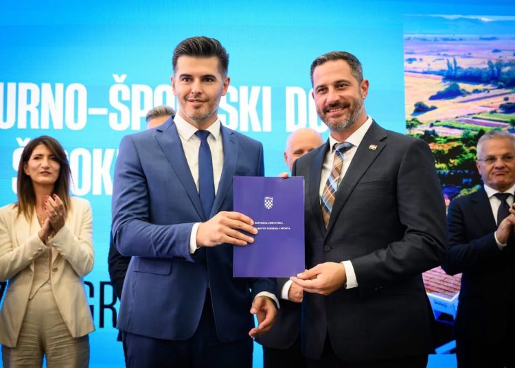 Gradonačelnik Širokog Brijega potpisao pet ugovora vrijednih 925.000 eura: Evo za što ide novac