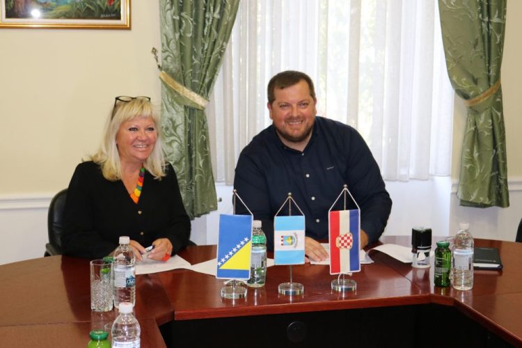 Ljubuški: Markotić i Vlaisavljević potpisali ugovor od 700.000 KM za rekonstrukciju dvorane