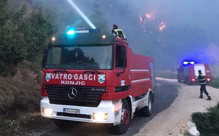 Kuća u potpunosti izgorjela u požaru kod Konjica, gorilo i u Čapljini