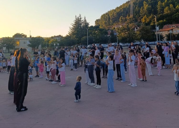Plesom i osmijesima mališani iz Širokog Brijega ispratili ljeto