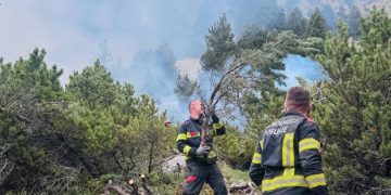 Požar na Čvrsnici i dalje izmiče kontroli
