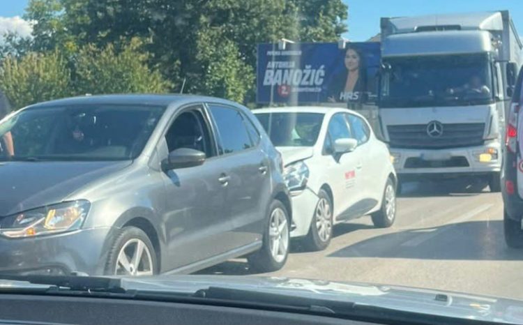 Prometna nezgoda u Širokom Brijegu: Sudar dva vozila usporio promet na Trnu