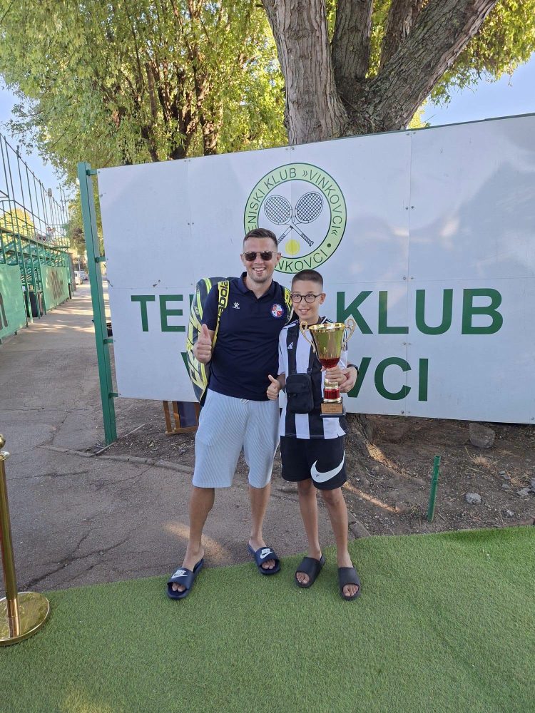 Širokobriježanin Ivan Čolak obranio naslov na Festivalu tenisa u Vinkovcima