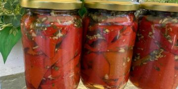 Recept za kisele paprike s bijelim lukom i peršinom