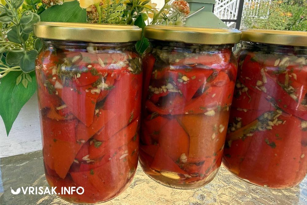 Recept za kisele paprike s bijelim lukom i peršinom Recept za kisele paprike s bijelim lukom i peršinom