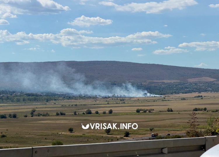 Požar u Biogracima kod Širokog Brijega stigao do kuća: Izgorjelo nekoliko vinograda