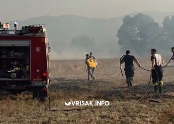 Požar kod Gruda: Vatra se približila kućama, podignuti Air Tractori