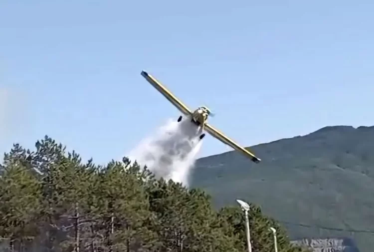 Požar na Čvrsnici i dalje aktivan: Air Tractor imao šest preleta, vatrogasci gase na 1.850 metara