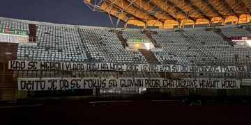 Torcida objavila transparent koji je policija zabranila na Poljudu