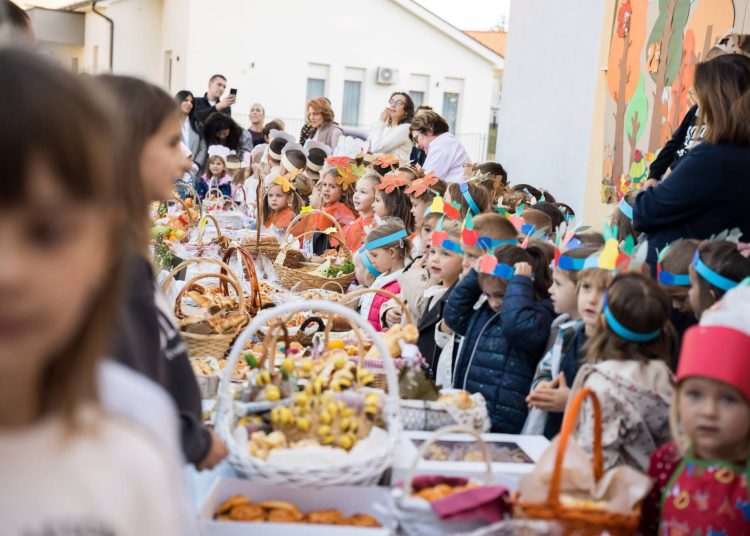 Široki Brijeg: Mališani Trnoružice 2 obilježili Dane kruha i zahvalnosti za plodove zemlje