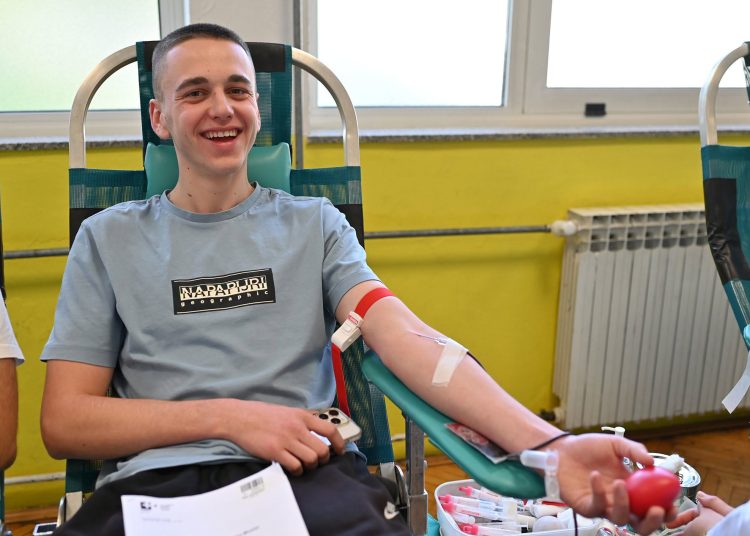 Učenici Srednje strukovne škole Široki Brijeg darovali 29 doza krvi