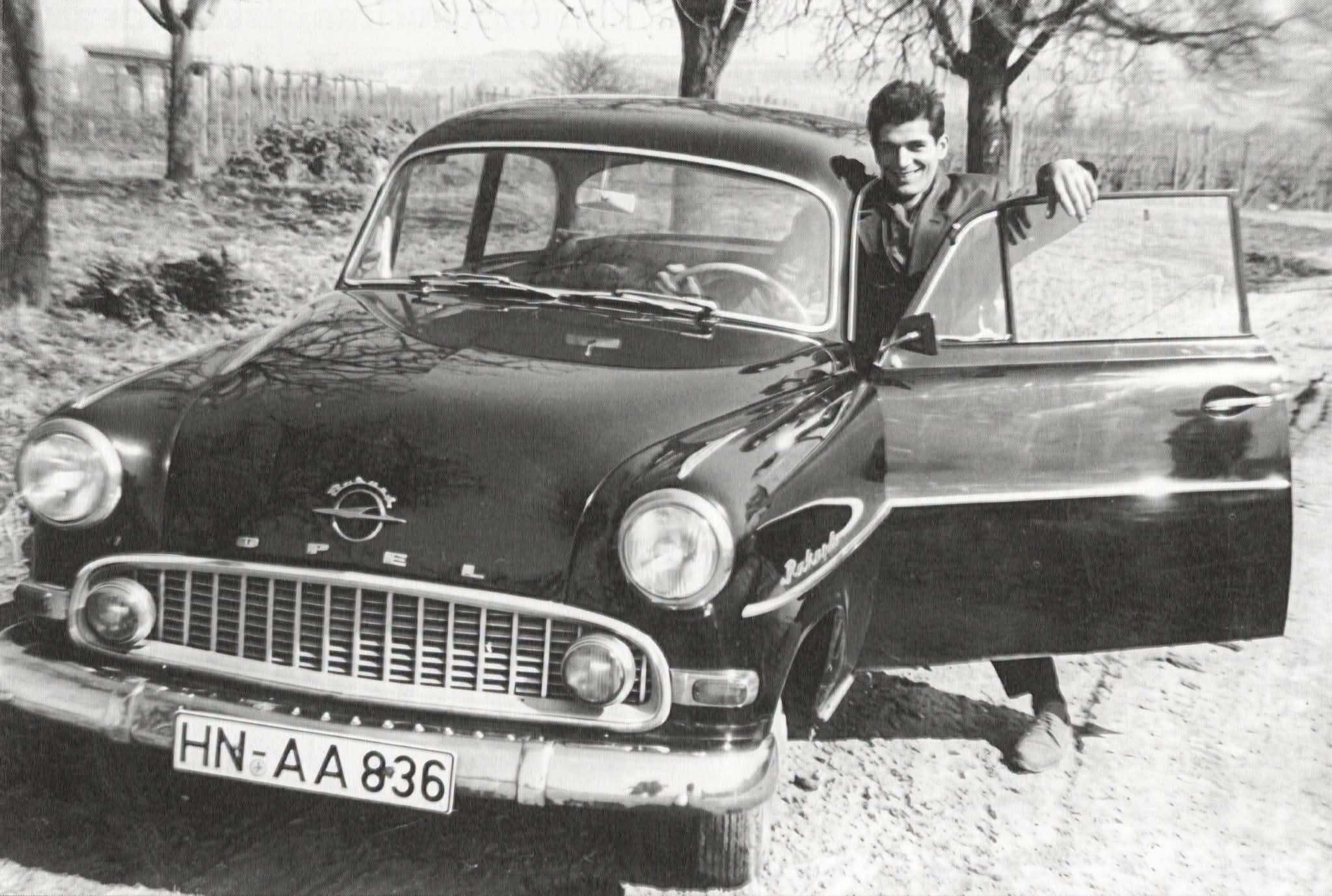 Iz prošlosti Širokog Brijega: Vinko s Opelom Iz prošlosti Širokog Brijega: Vinko s Opelom