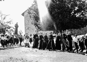 Iz prošlosti Širokog Brijega: Procesija u selu Rasno s kipom sv. Franje