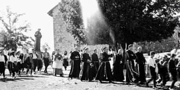 Iz prošlosti Širokog Brijega: Procesija u selu Rasno s kipom sv. Franje