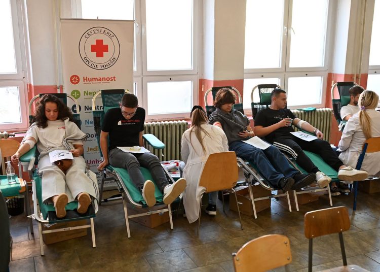 Učenici i djelatnici srednjih škola u Posušju darovali 51 dozu krvi